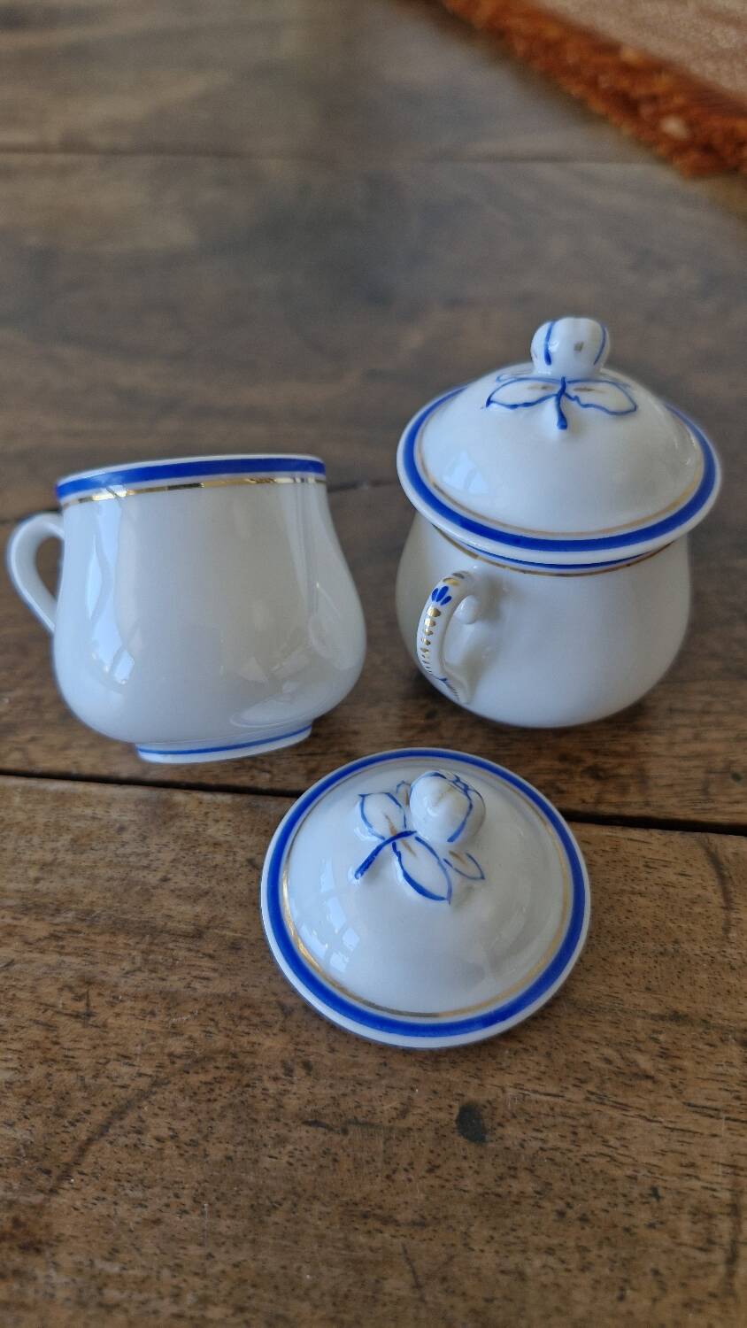 6 old cream pots