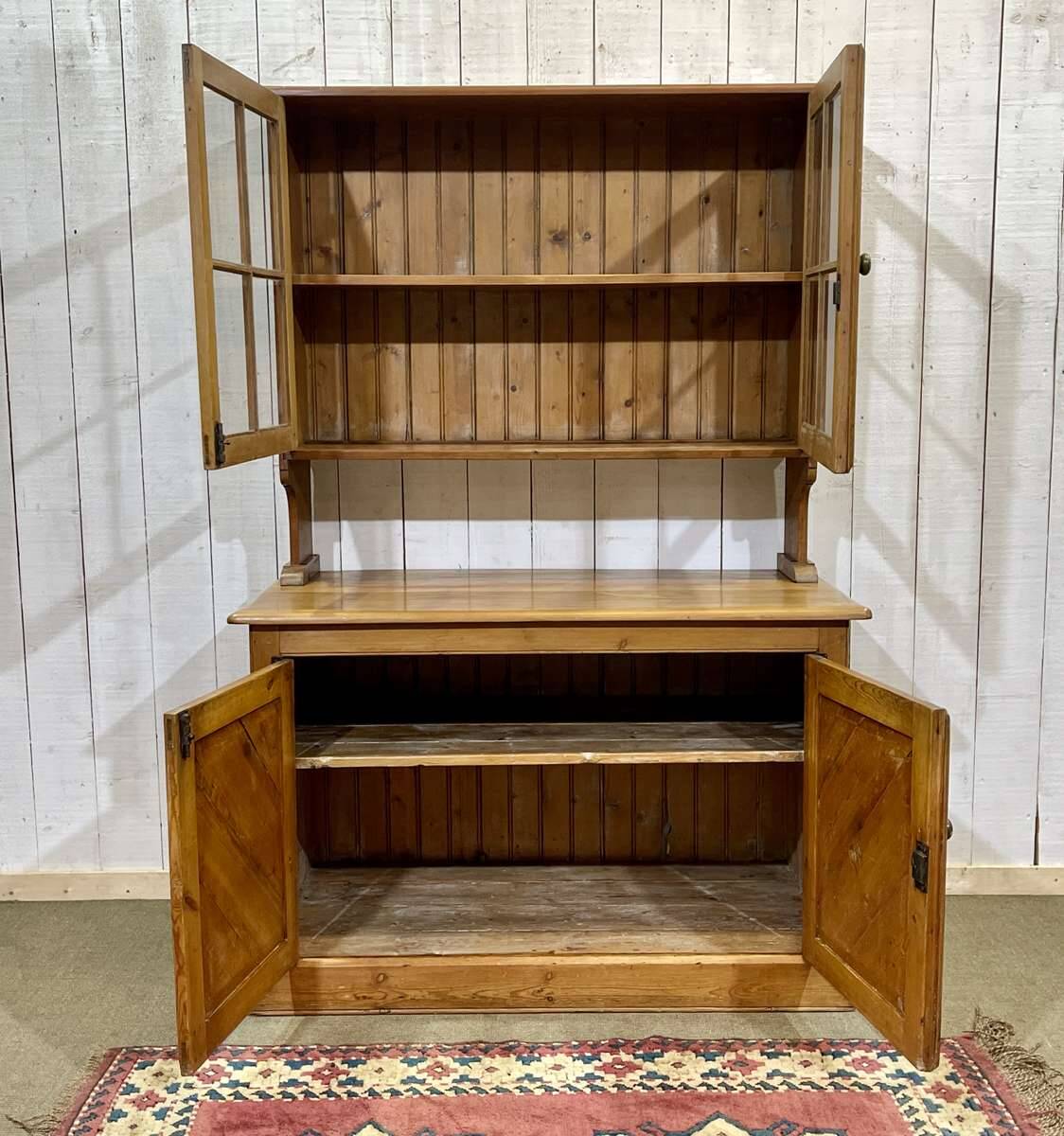 Buffet 2 corps anglais en sapin et noyer des années 1930