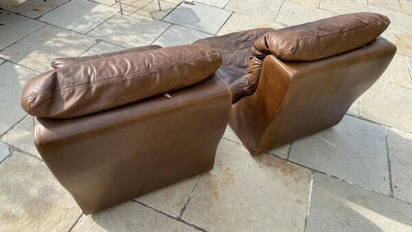 Paire de fauteuils / chauffeuses / clubs vintage en cuir, 1970s