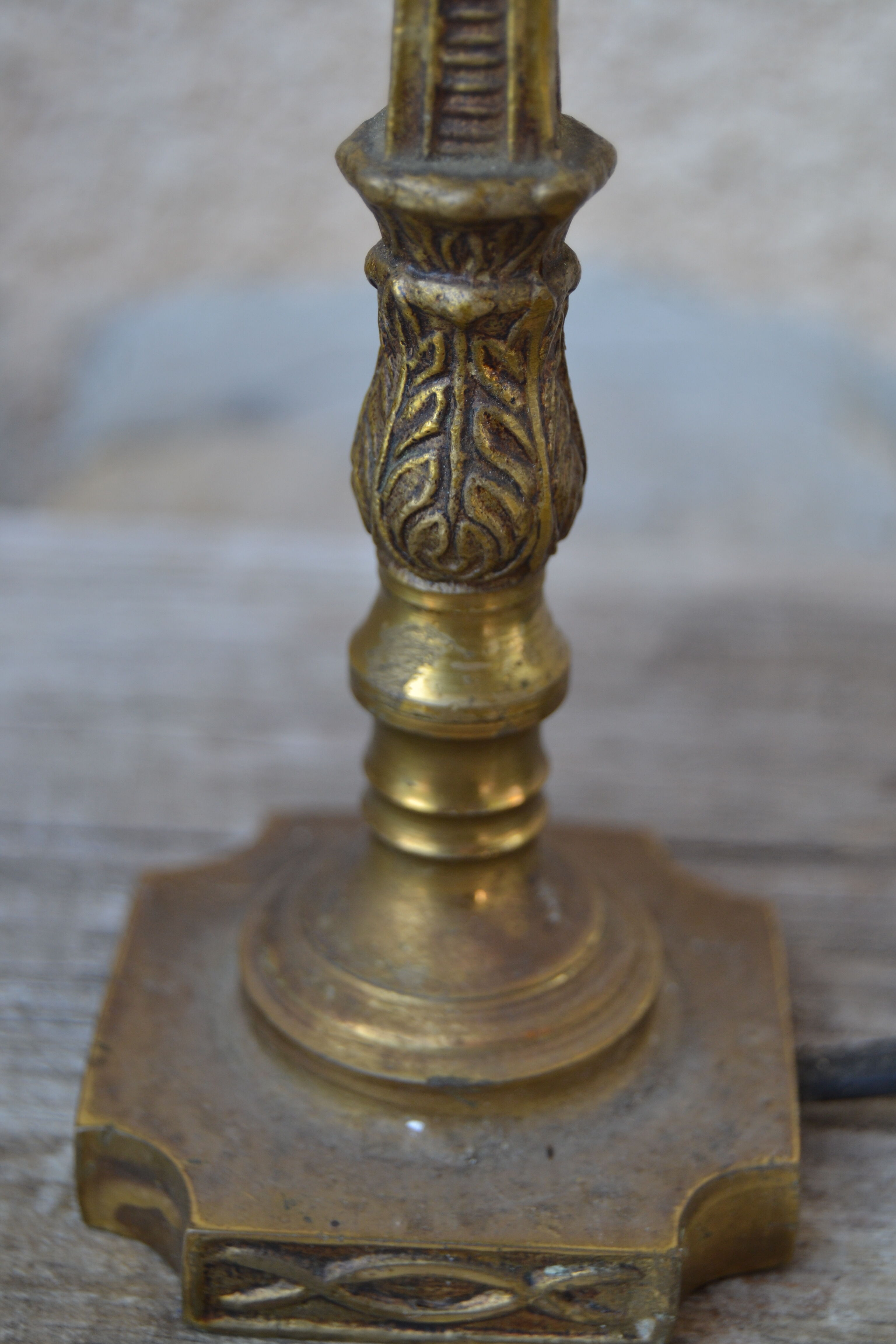 Chiseled copper lamp foot