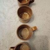Tasses en grès dépareillées vintage