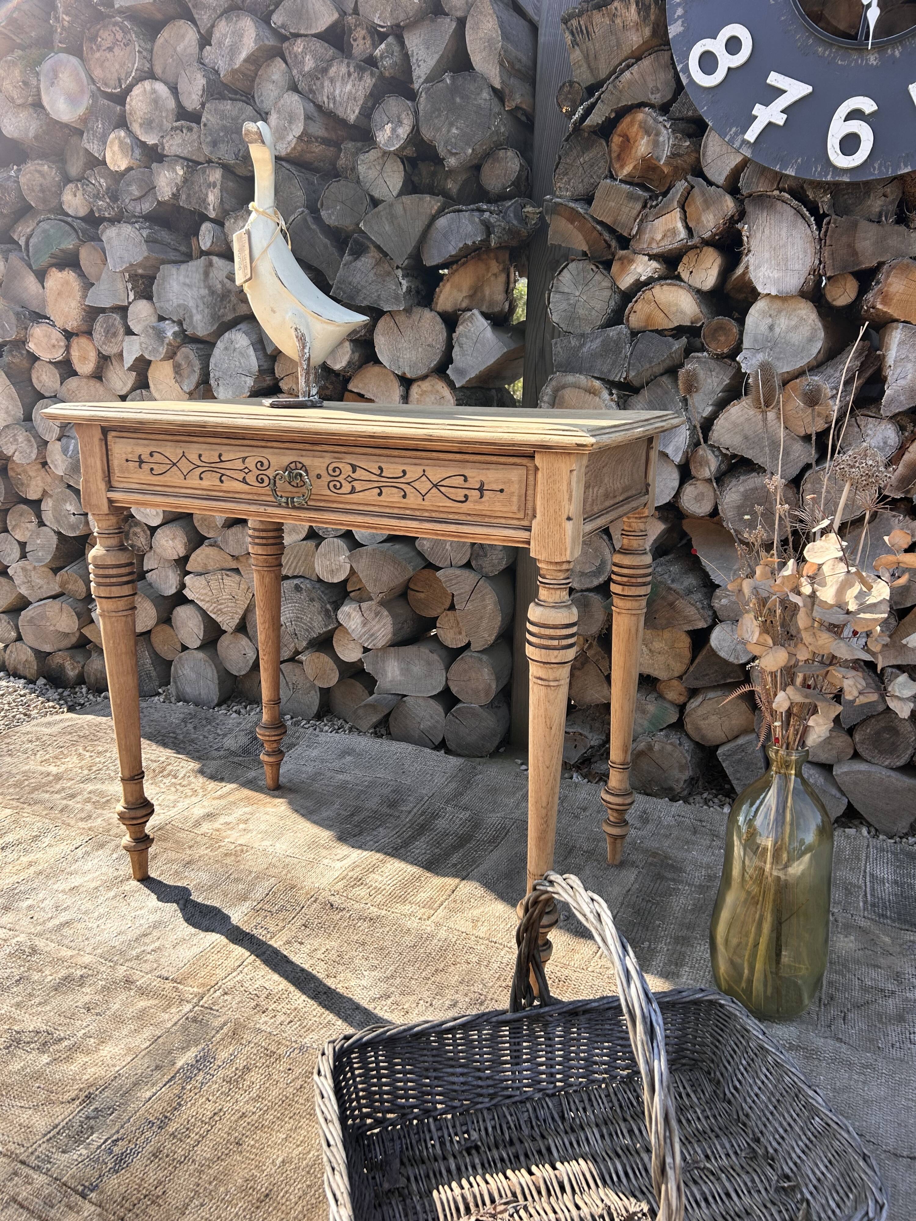 Console / Small table