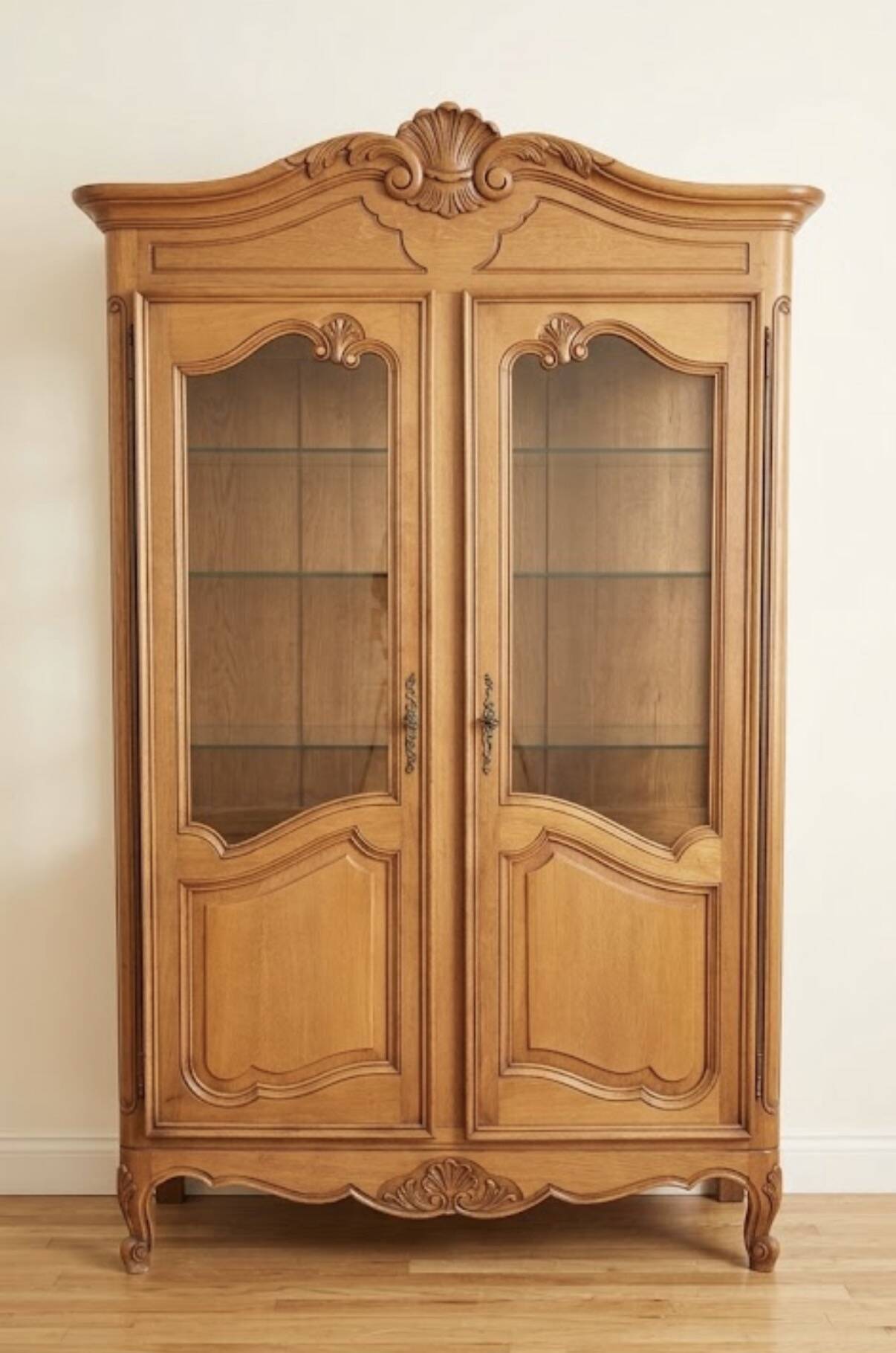 Display cabinet / bonnetière in cherry wood, Louis XV style, very good condition.