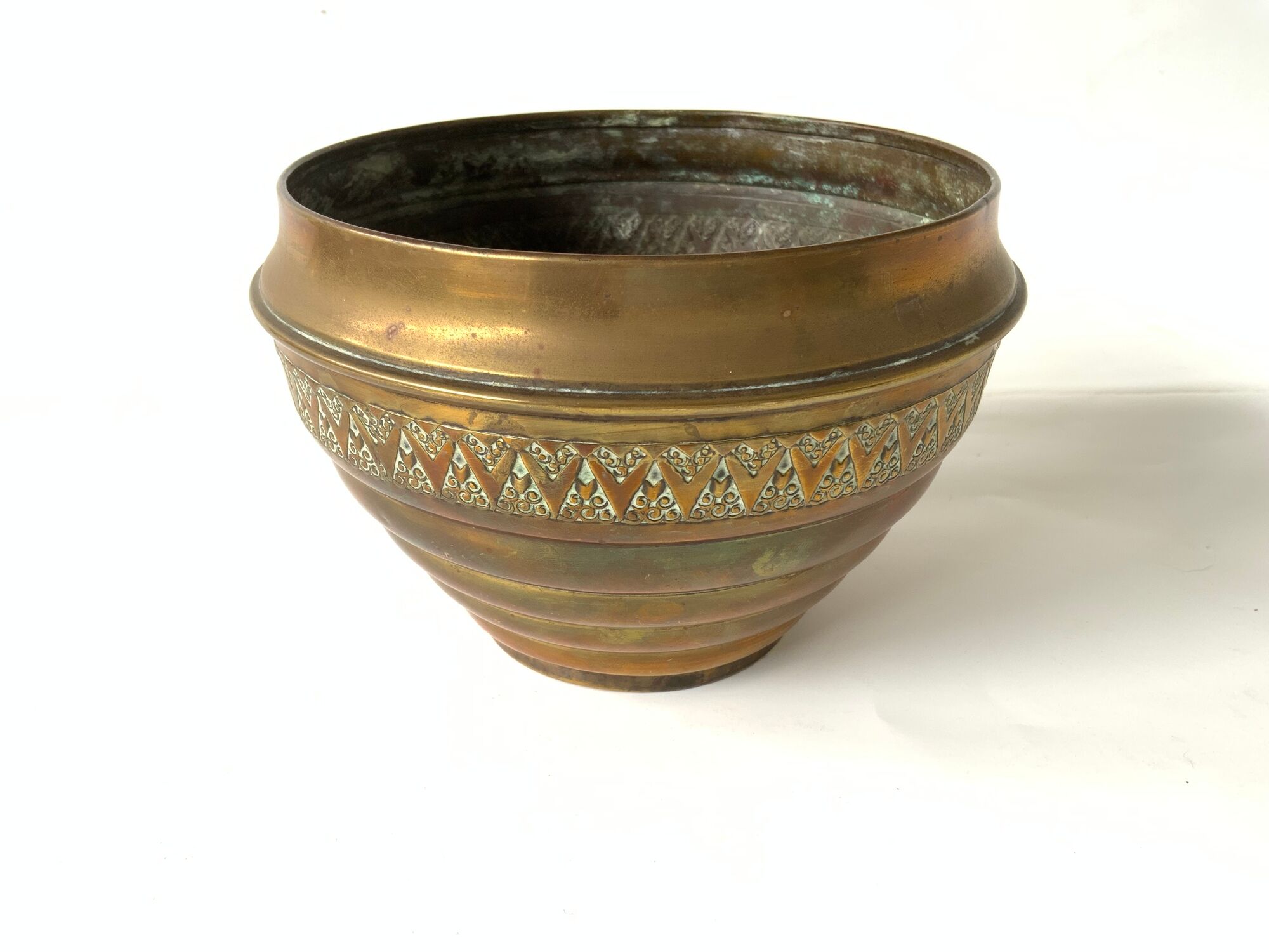 Cache pot en laiton vintage quelsques traces du temps - forme boule - beaucoup de charme