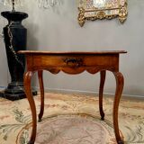 Middle table in walnut period Louis XV around 1730