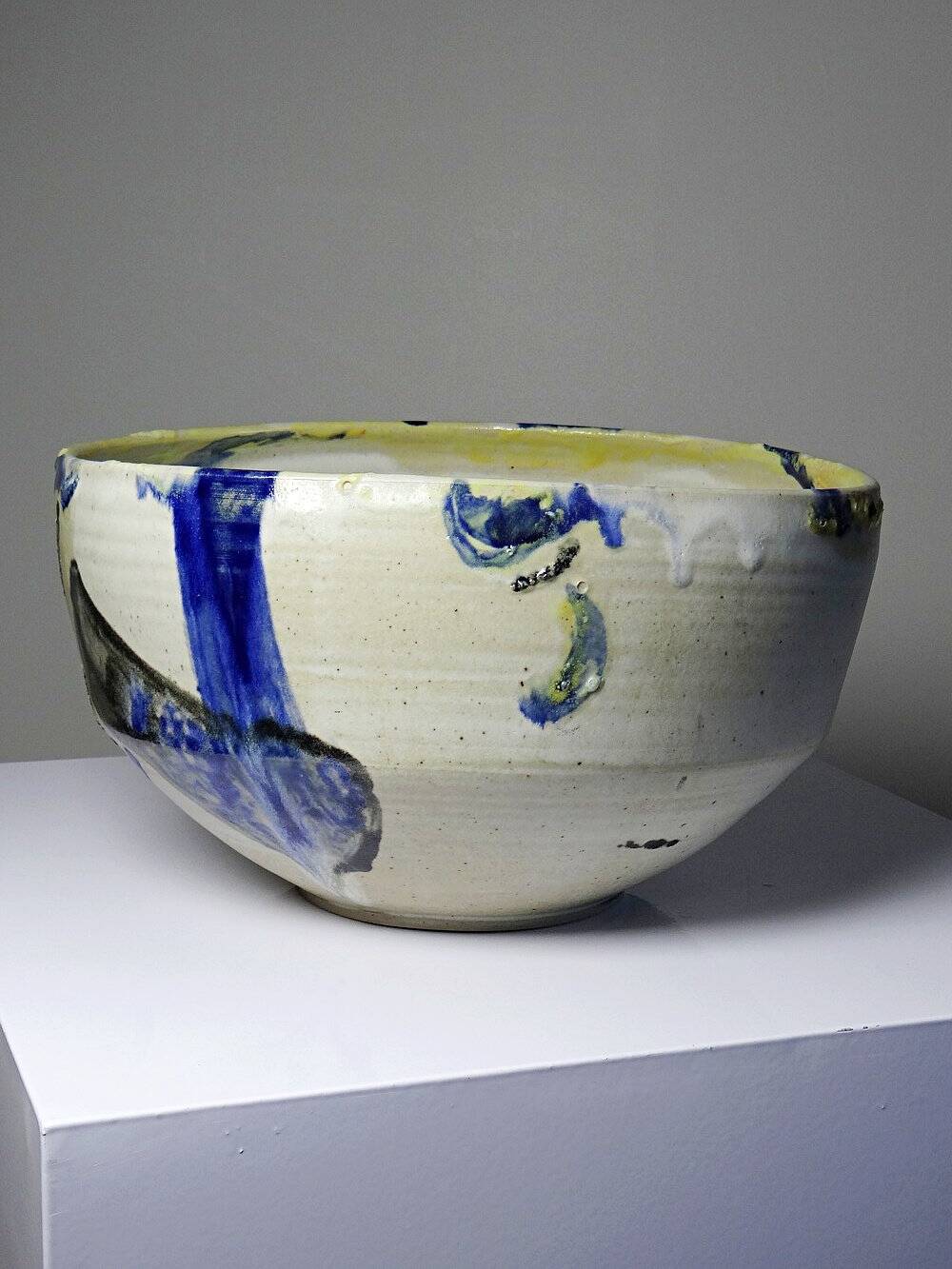 Large hand-turned stoneware salad bowl, signed, vintage from the 80s to 2000s.