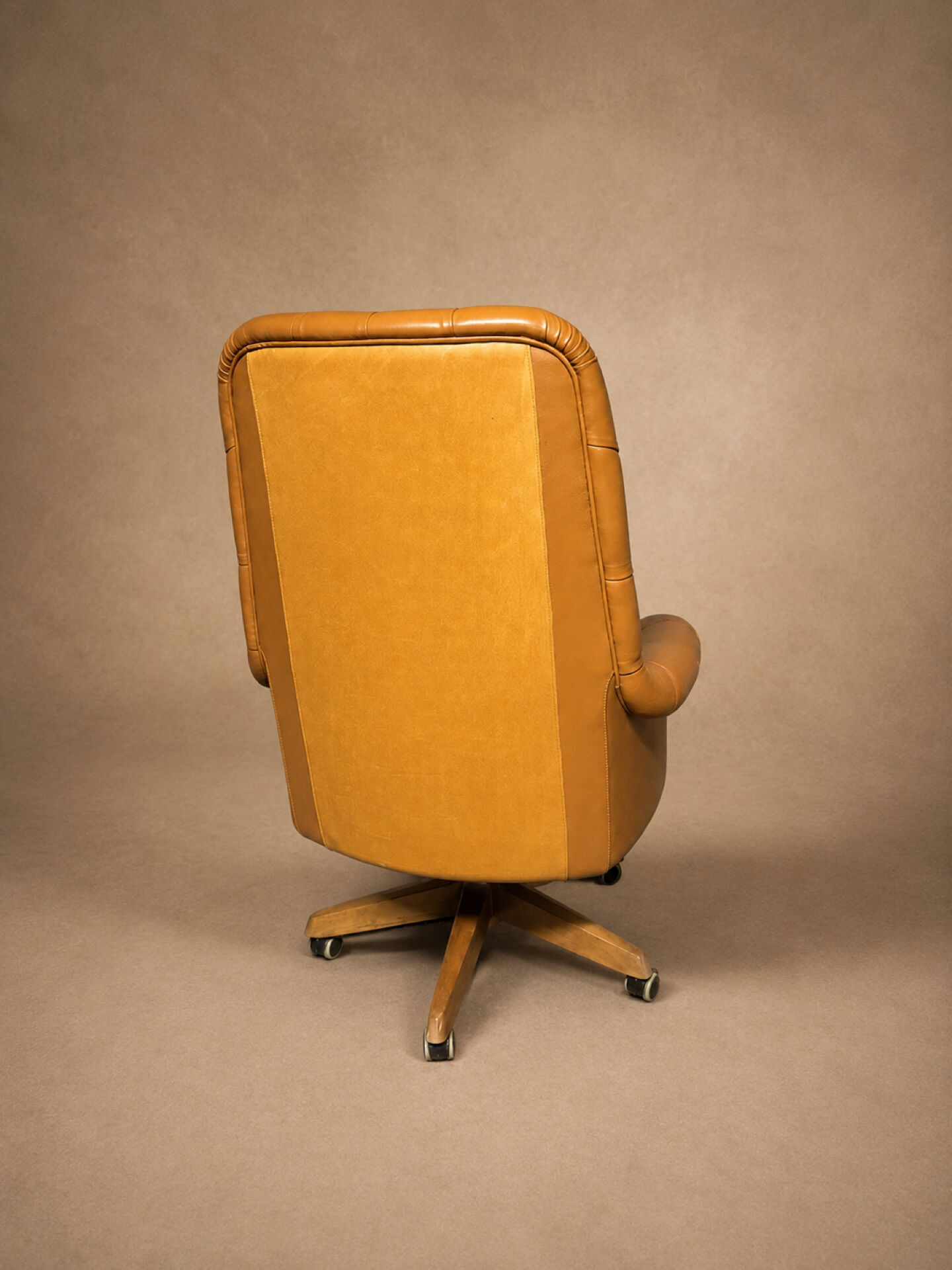 Upholstered armchair Poltrona Frau Circé 1990