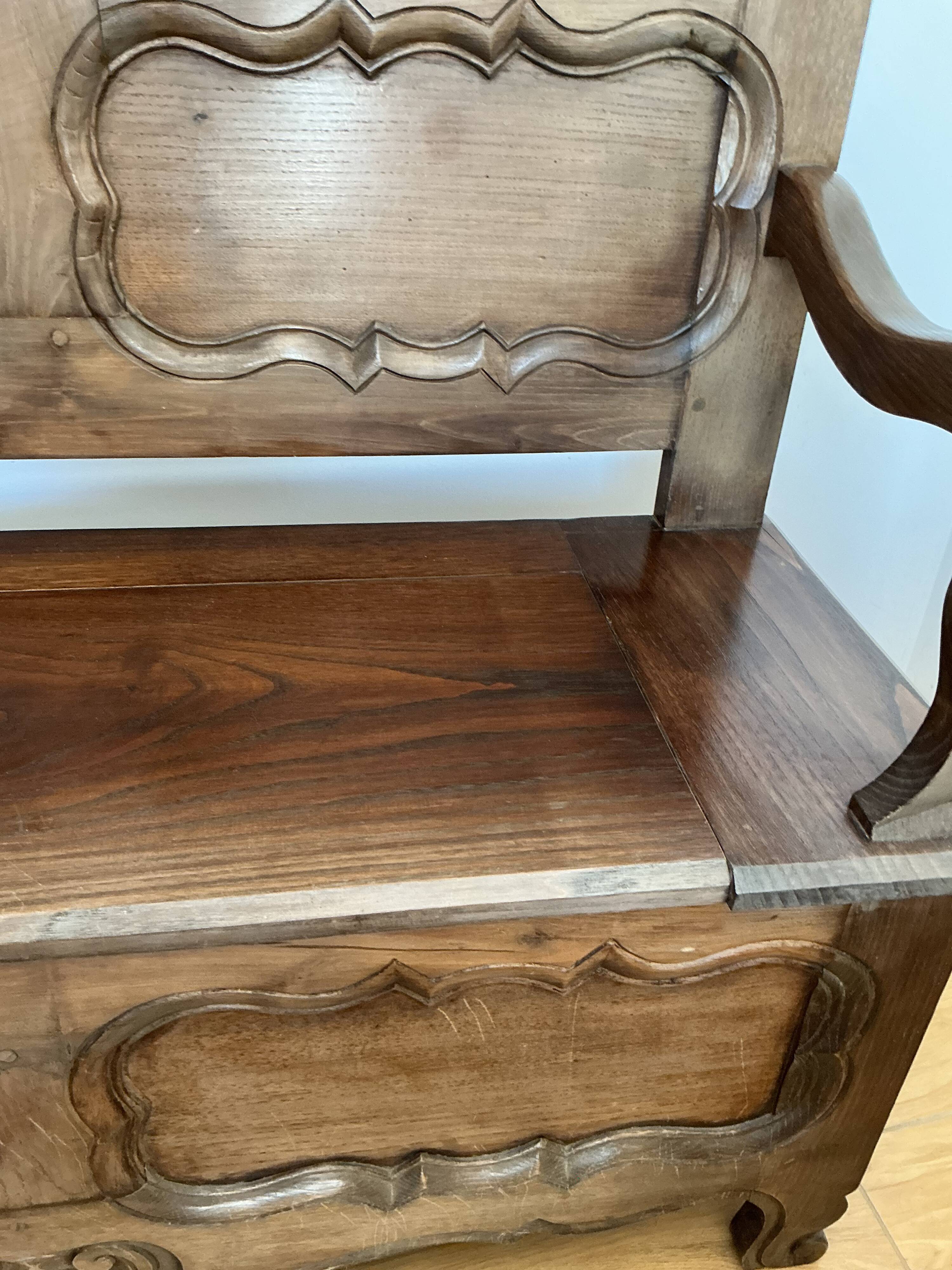 Bench / antique oak chest, closed Breton bed panels - North Finistère