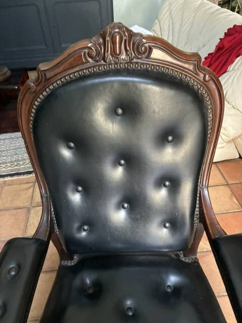 Voltaire armchair in black leather