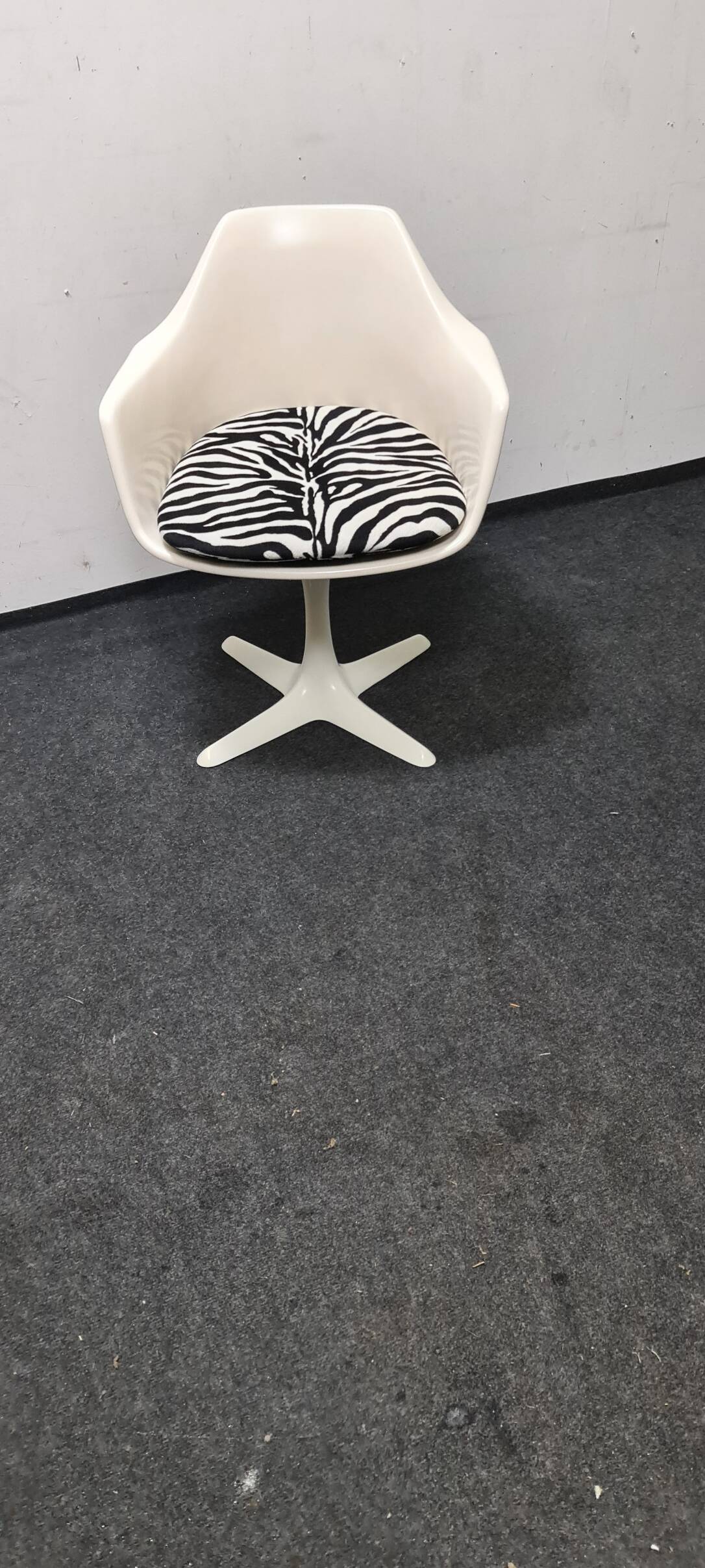 Vintage fiberglass swivel chair by Maurice Burke for Akana