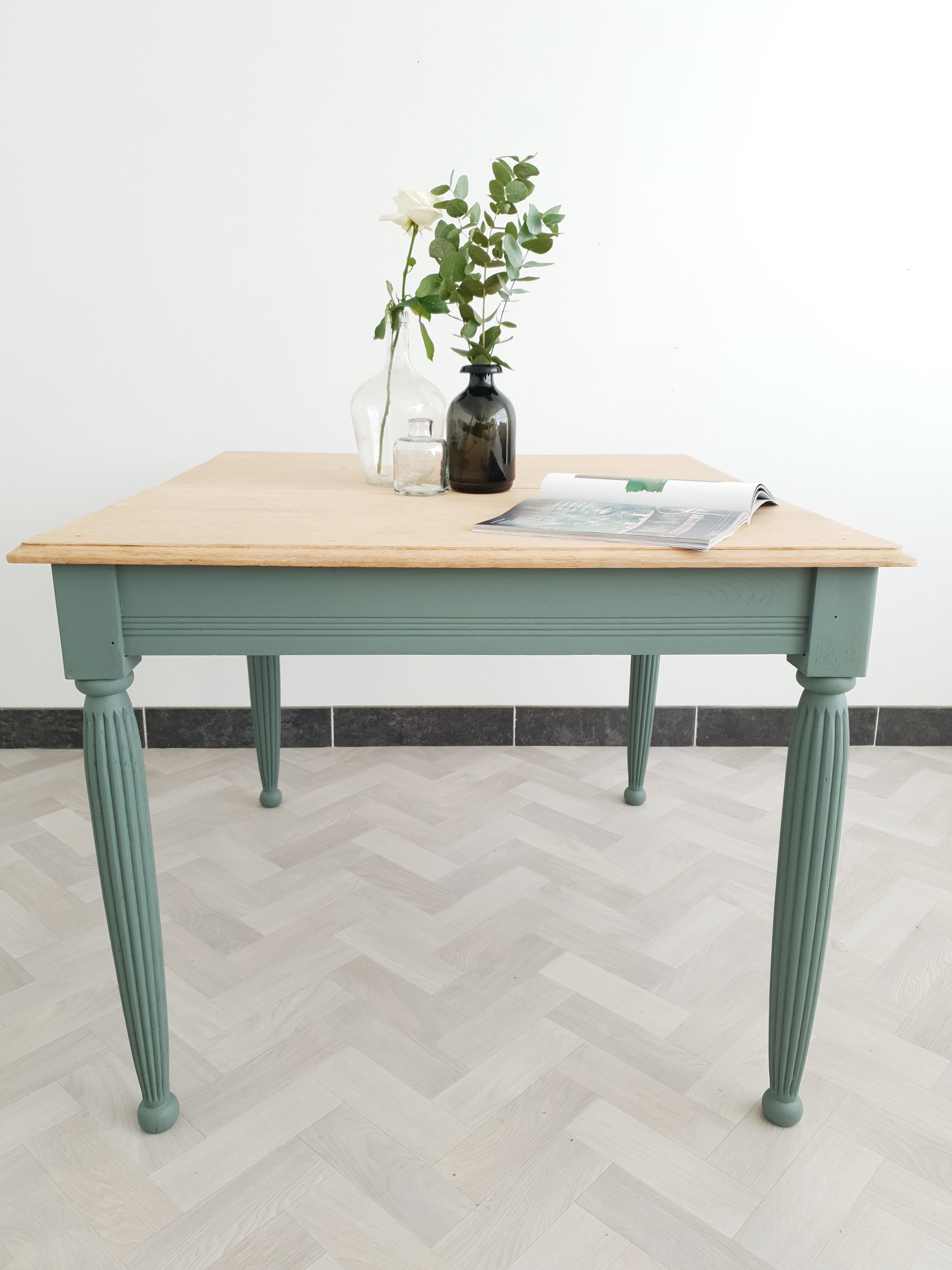 Square table campaign