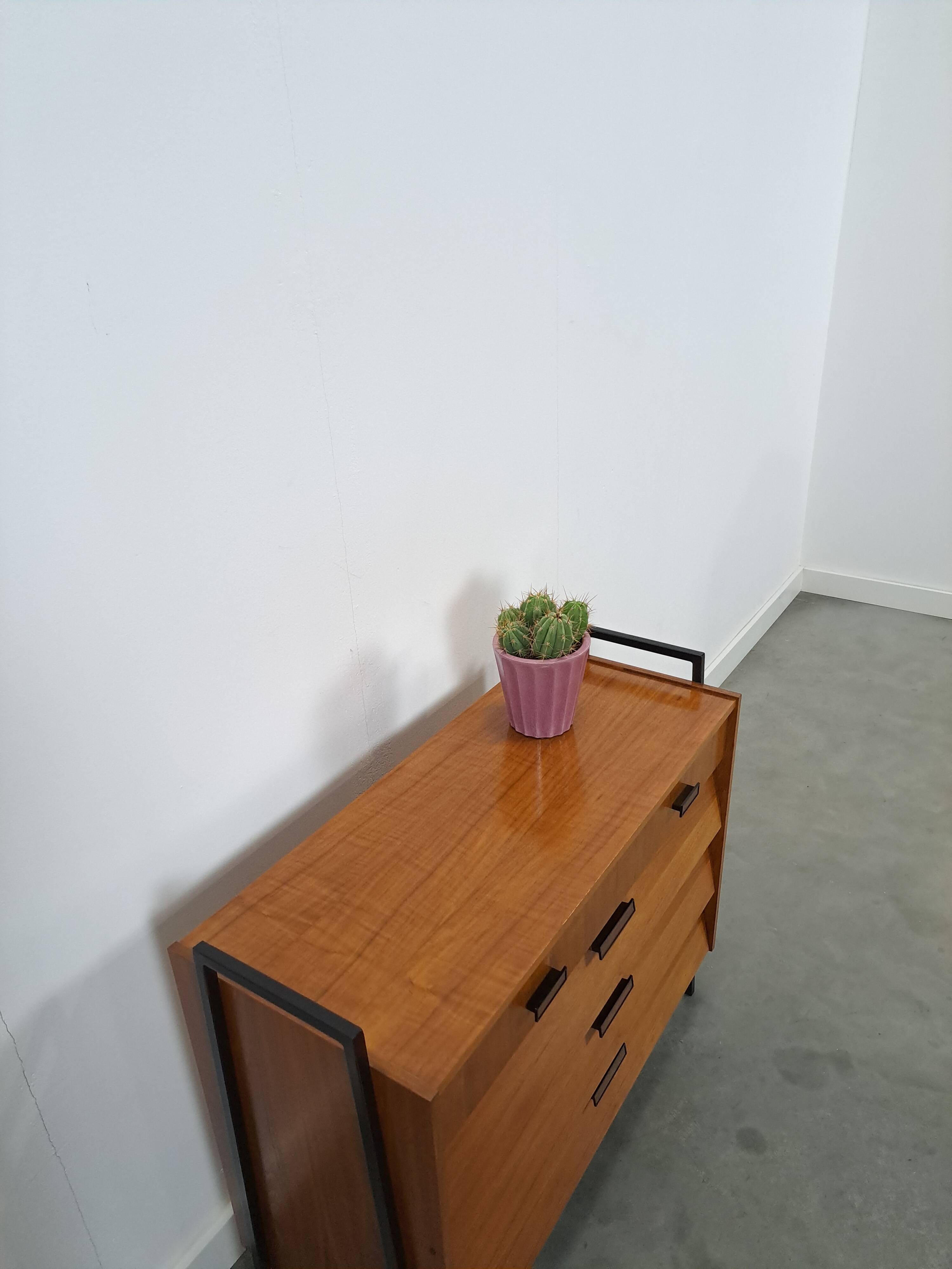 Teak schoenenkast met zwart metalen poten, nr. 2