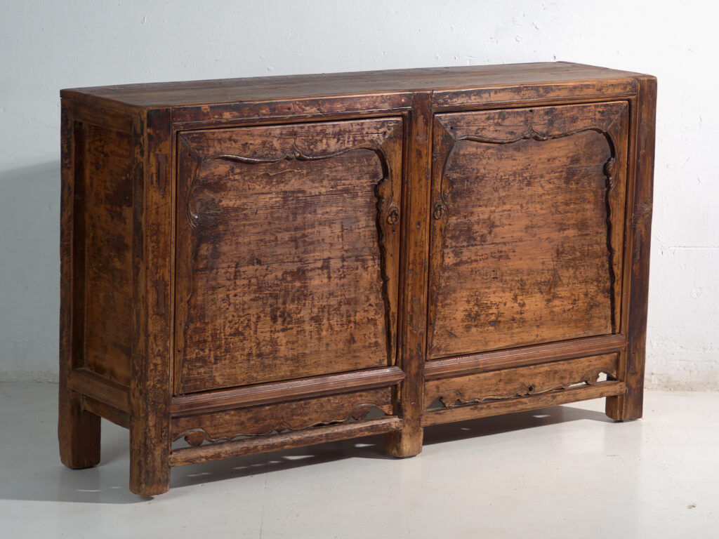 Pine buffet with two doors and scalloped panels – China, circa 1950