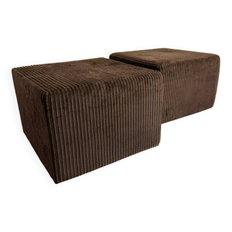 Paire de poufs cubiques en velours