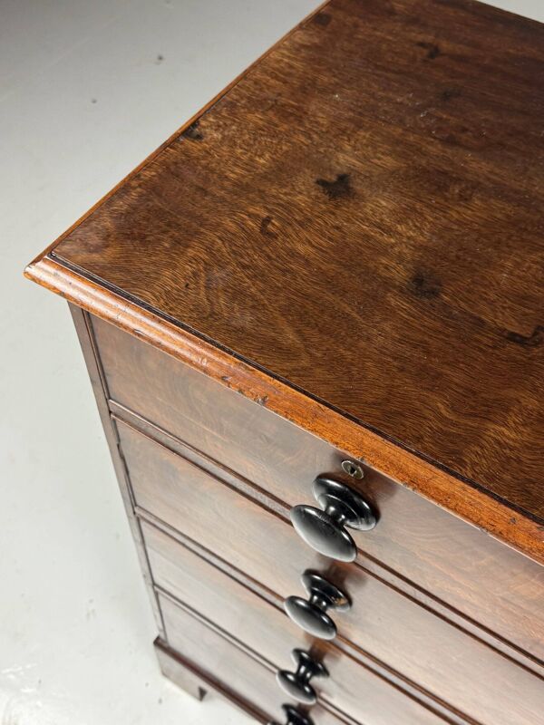 Commode en acajou, 19ème siècle