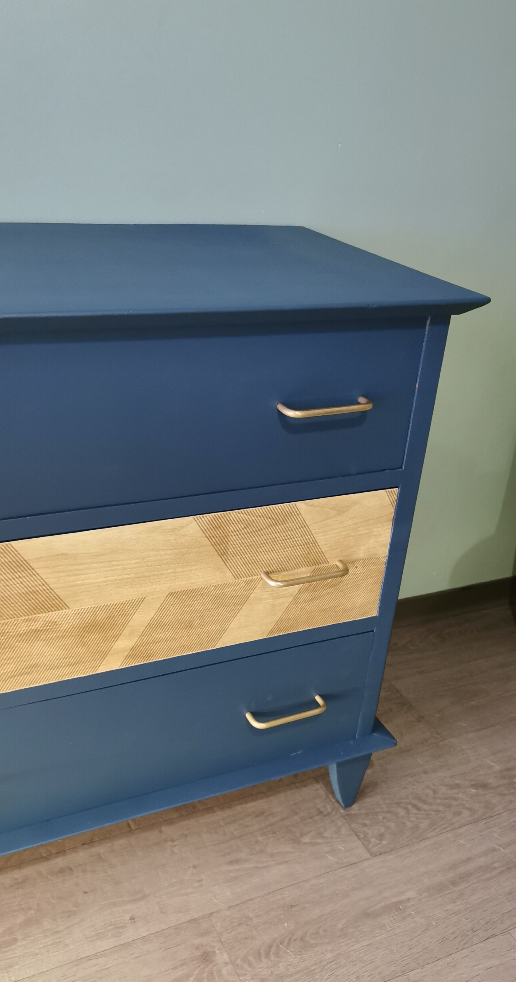 Vintage chest of drawers