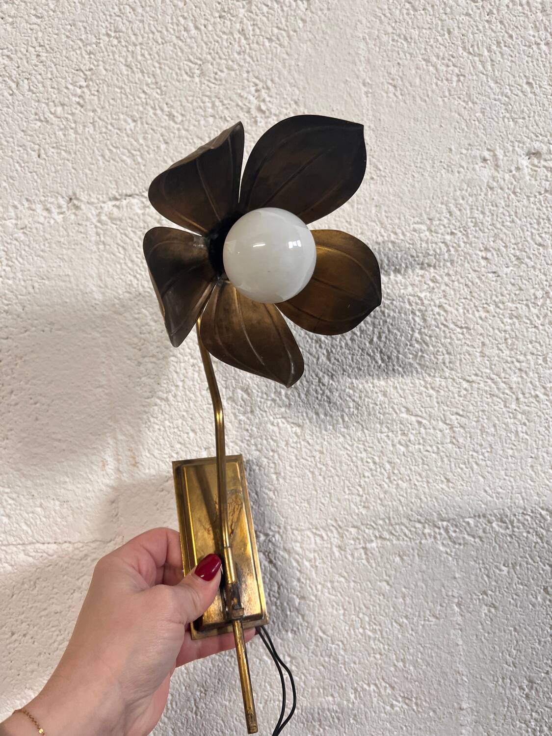 Brass flower wall light