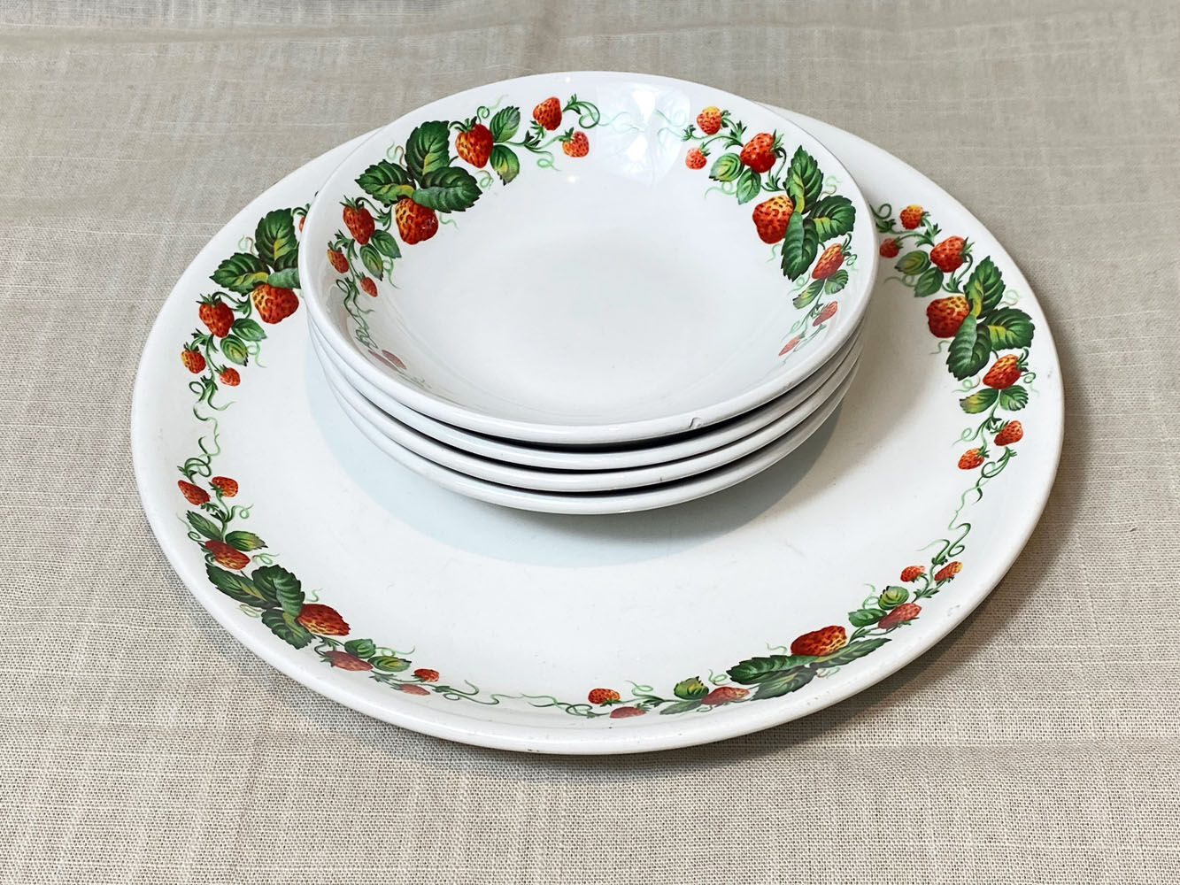 Fruit salad set, strawberry décor