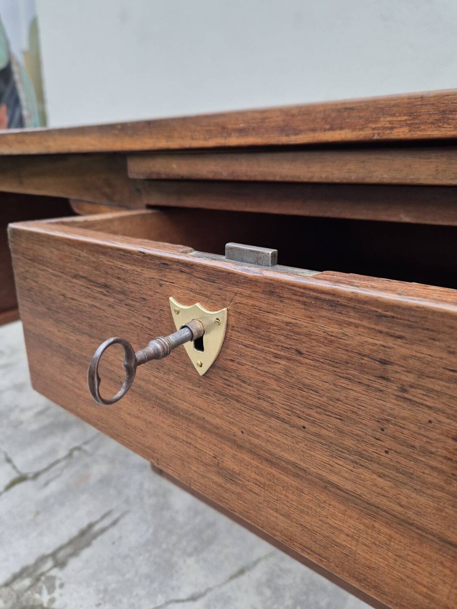 Louis XVI style minister's desk in solid walnut, 4 drawers, old manufacture