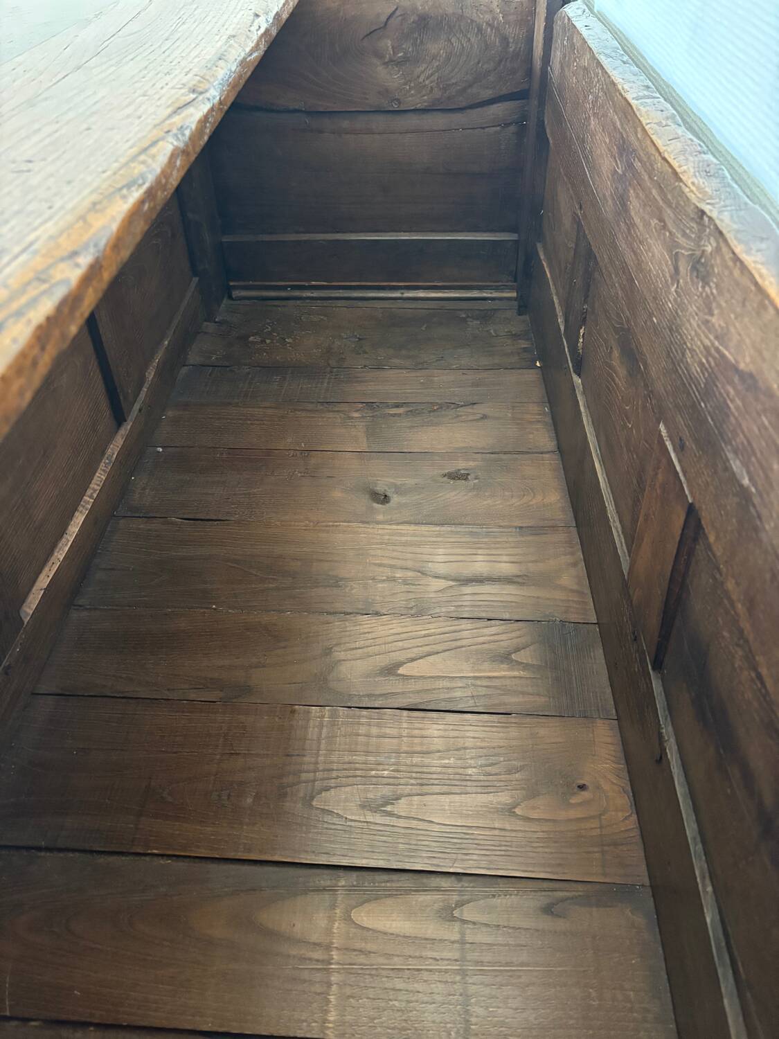 Grand coffre ancien en chêne massif – XIXe – belle patine d’origine