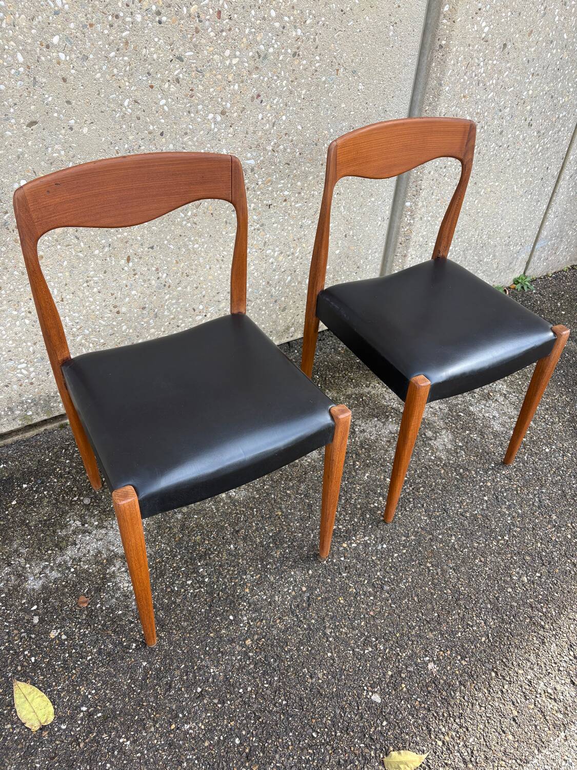 2 Scandinavian chairs