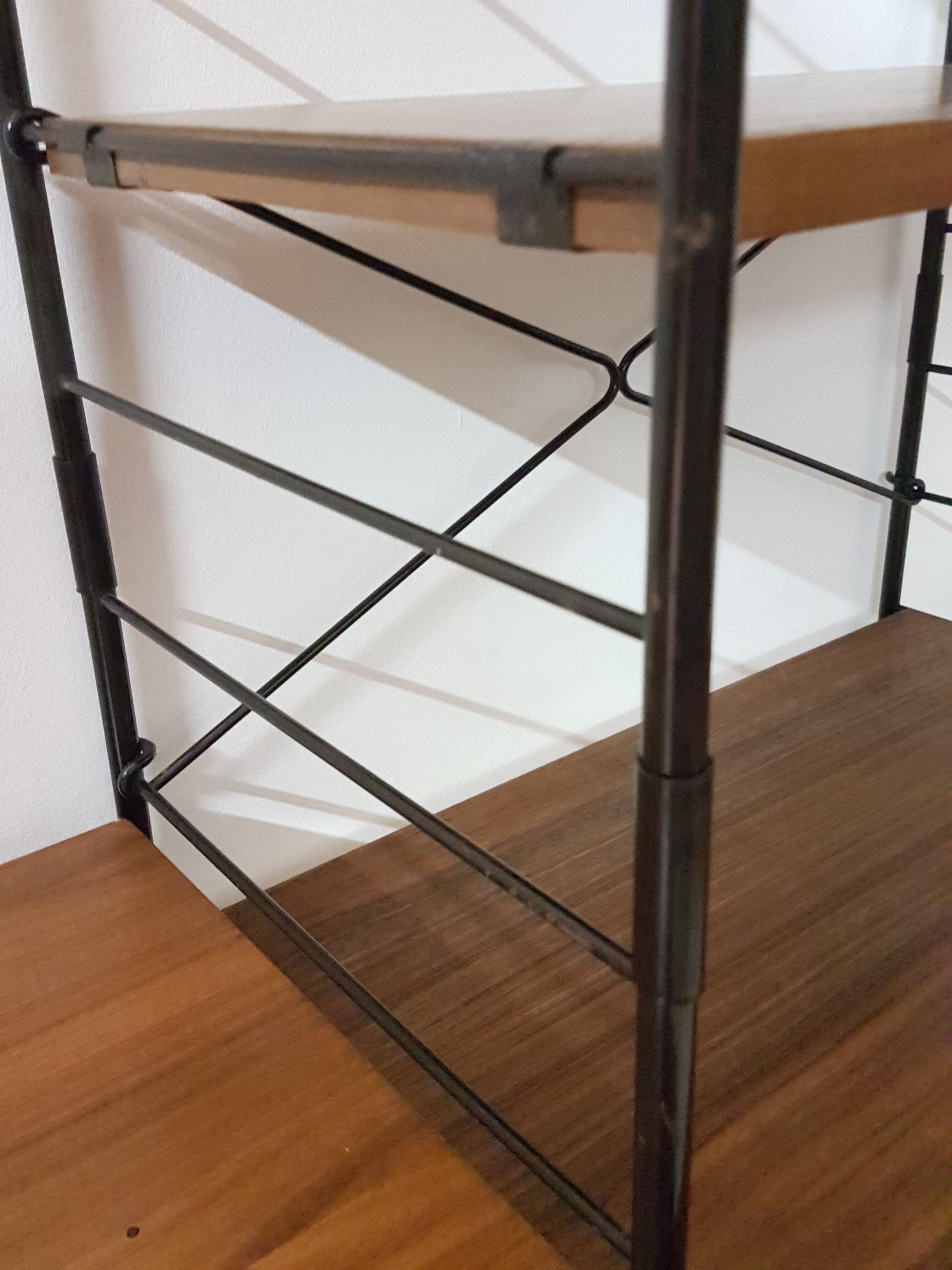 Adjustable shelves WHB string of the 1960s