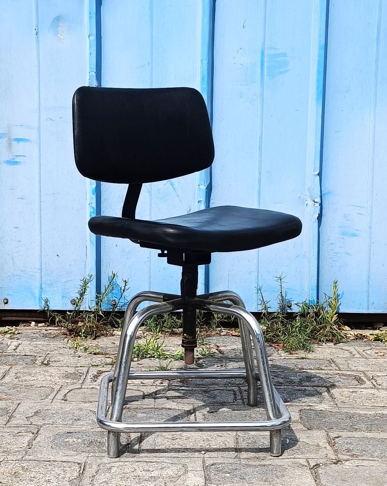 Industrial laboratory chair