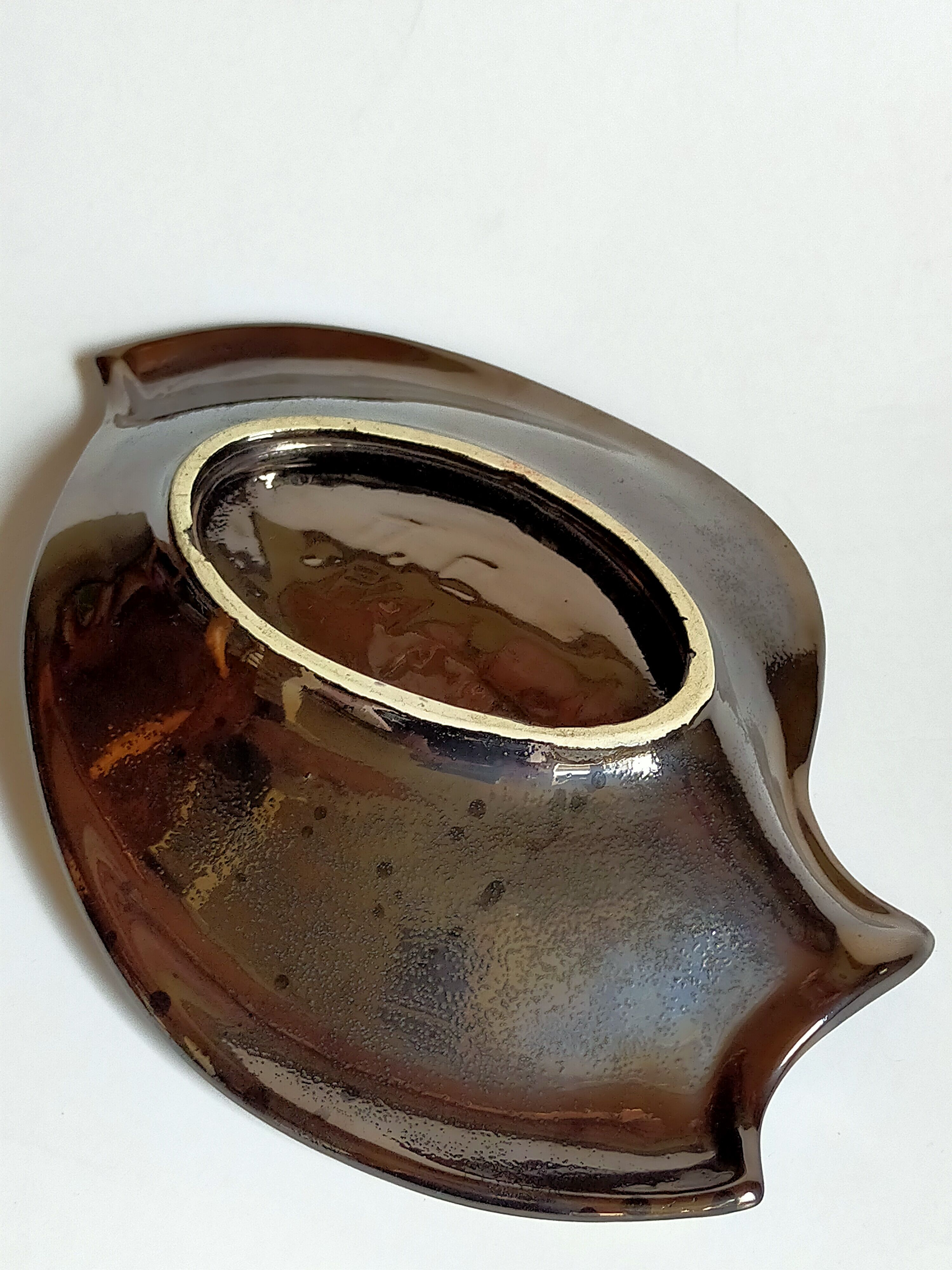 Free-form vacuum-pockets metal enamel French