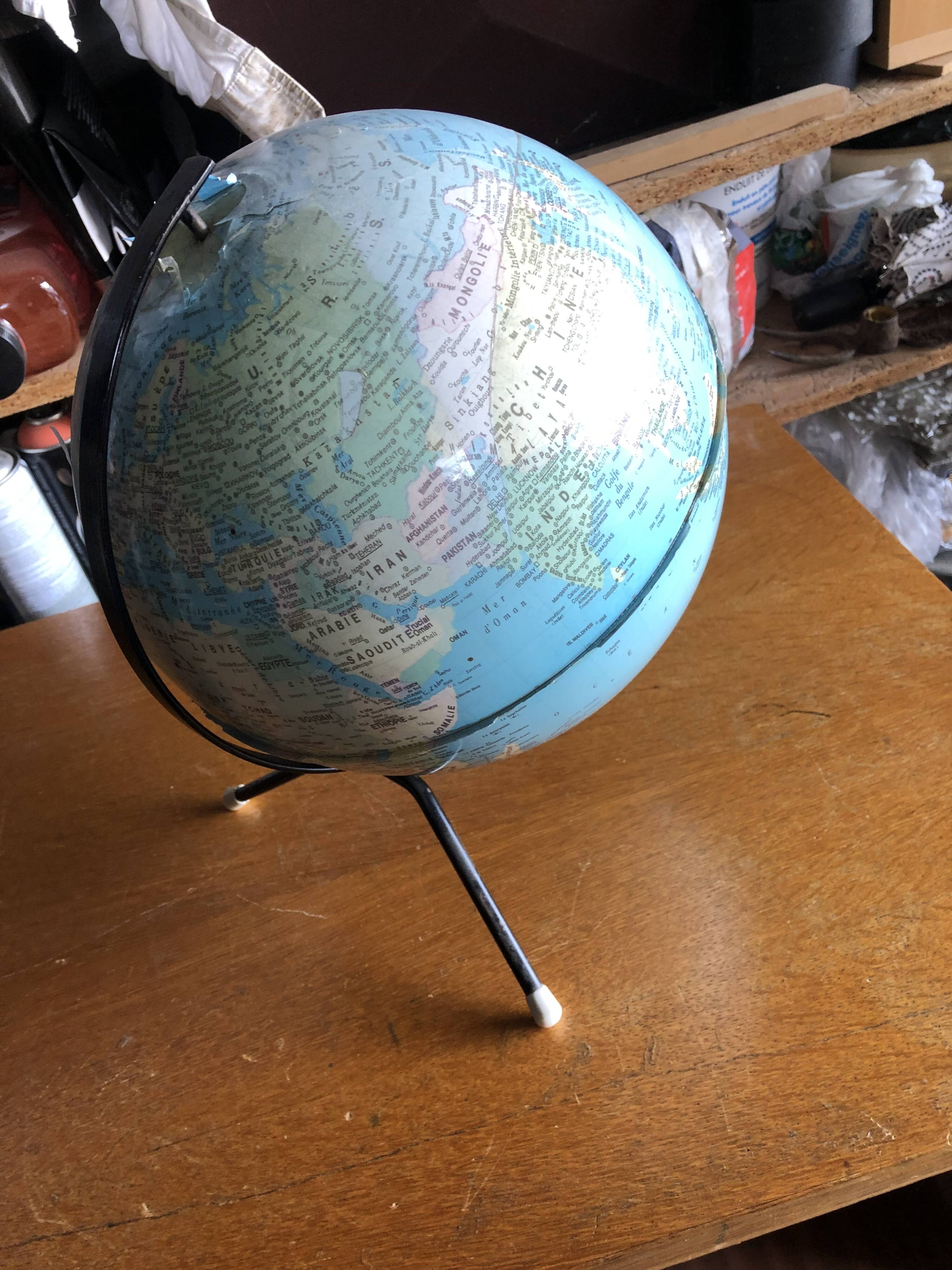 Girard and Barrère terrestrial globe on tripod base / vintage 50s-60s