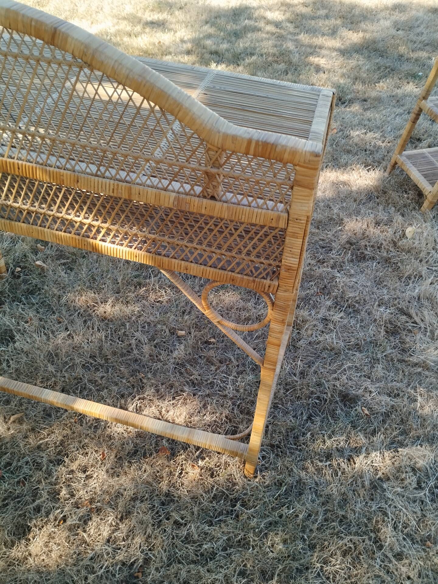 Bureau ancien en rotin osier vintage