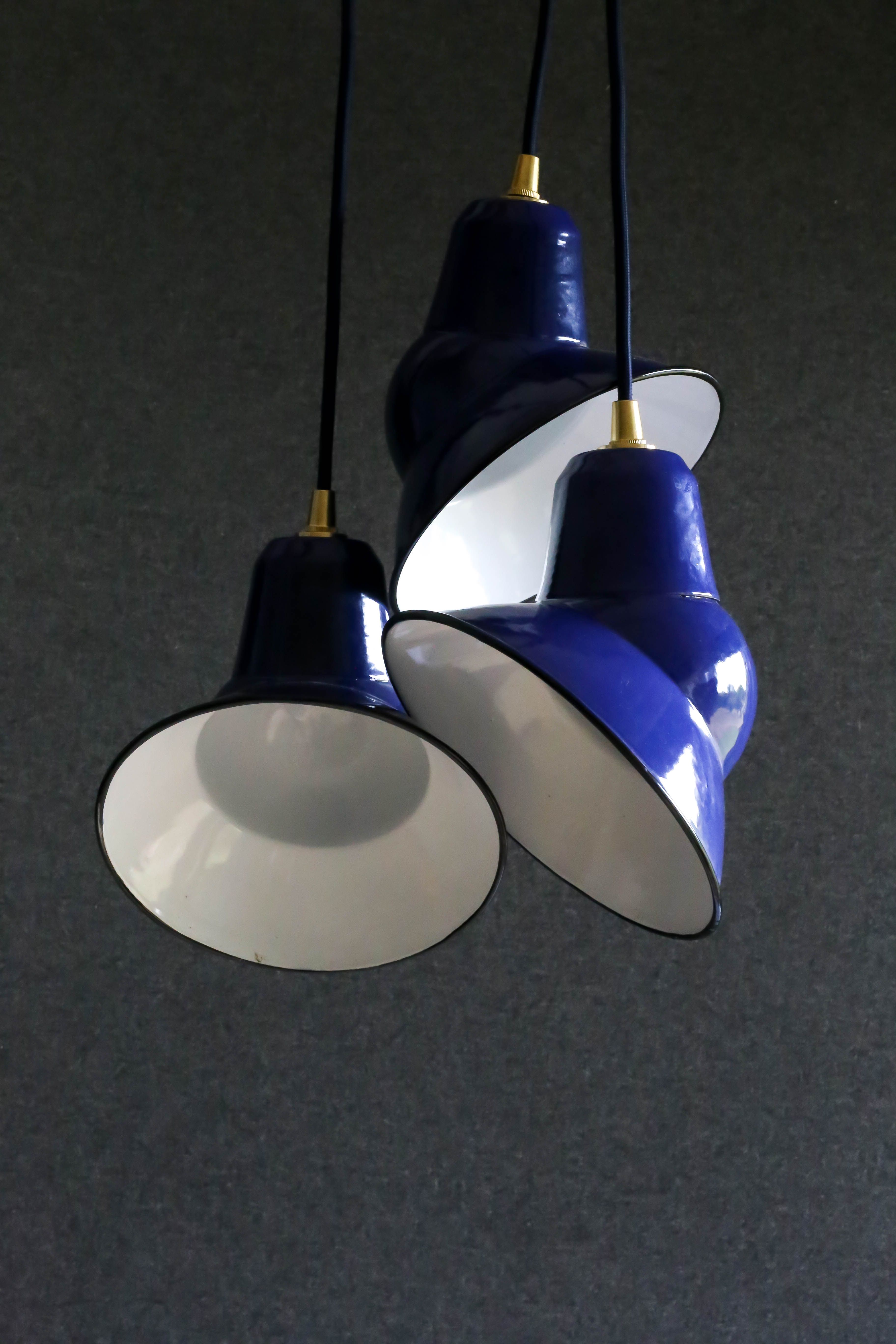 Set of 3 industrial suspensions in blue and white enamelled sheet - delivered with cable