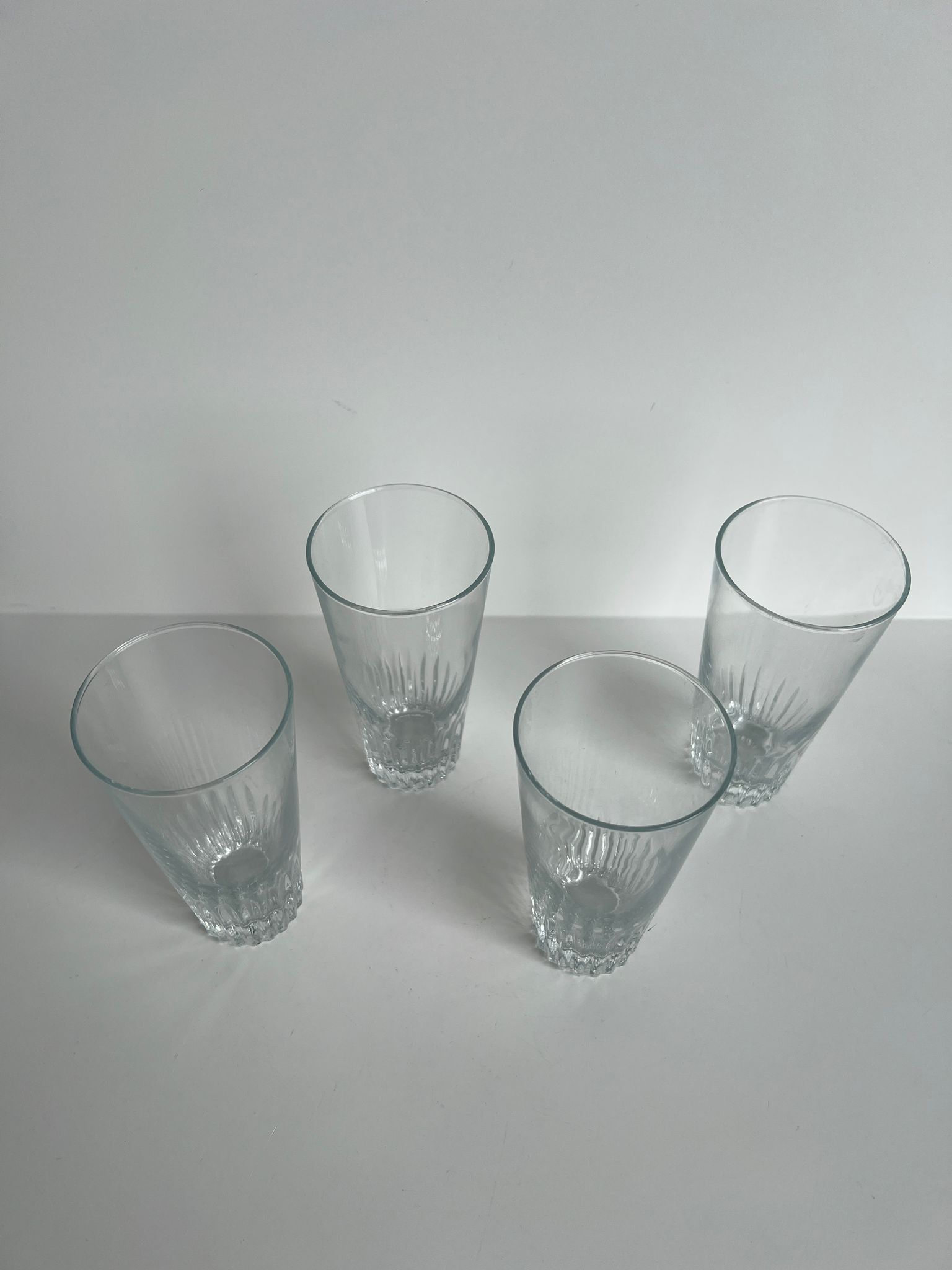 Set of 4 glasses with orangeade H: 12,5cm