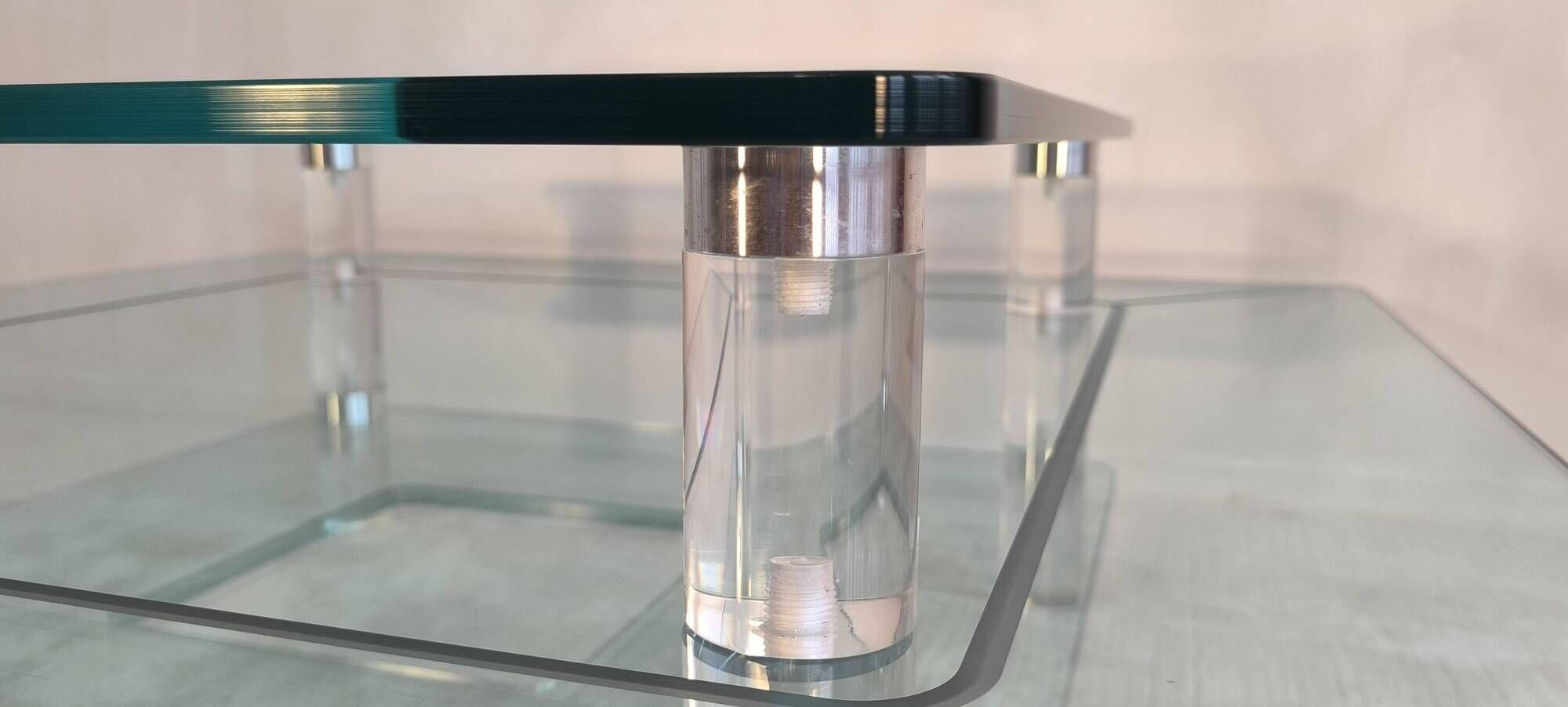 Marais international mtb110 - exceptional coffee table in altuglas & glass