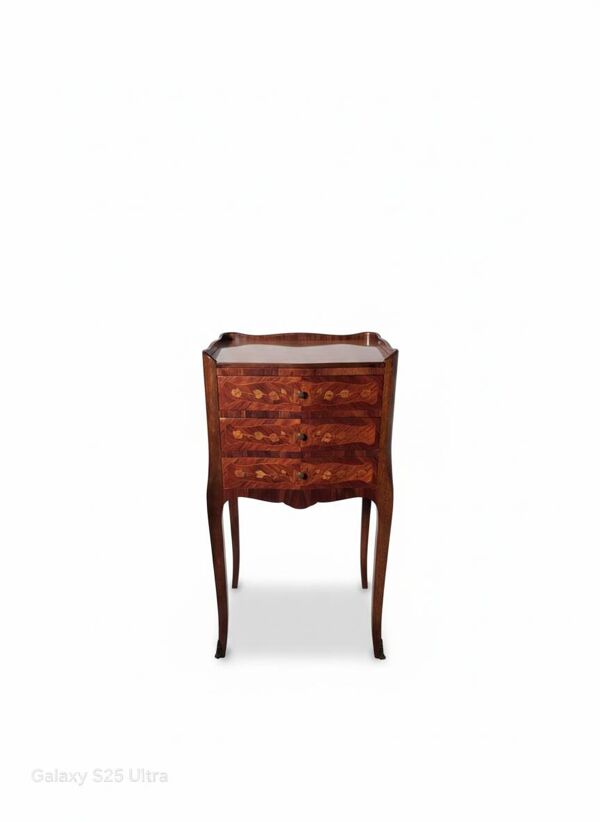 Table de chevet style Louis XV en marqueterie  3 tiroirs