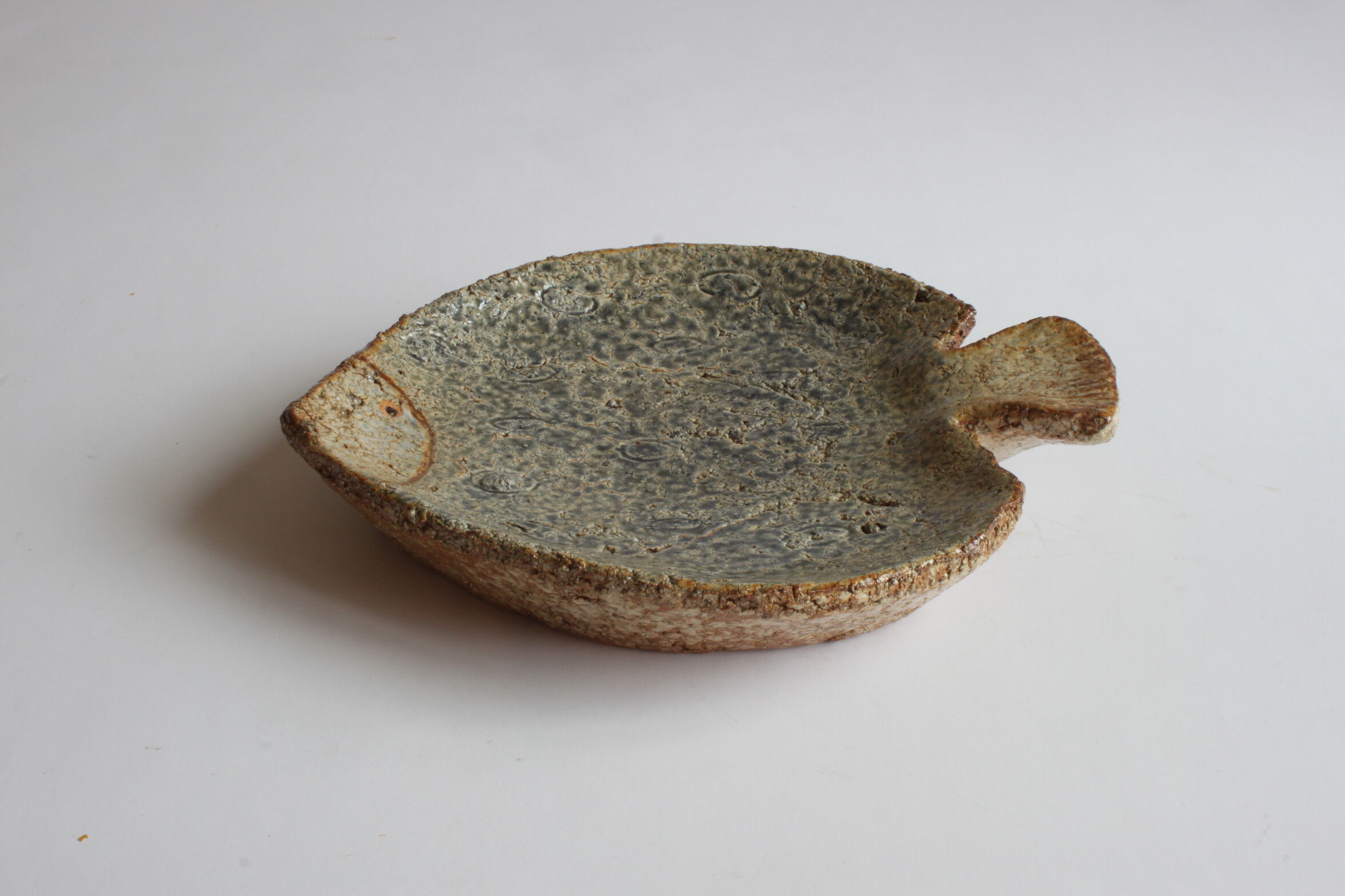 Fish shaped stoneware serving dish