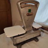 Old scale 1960 in aluminum
