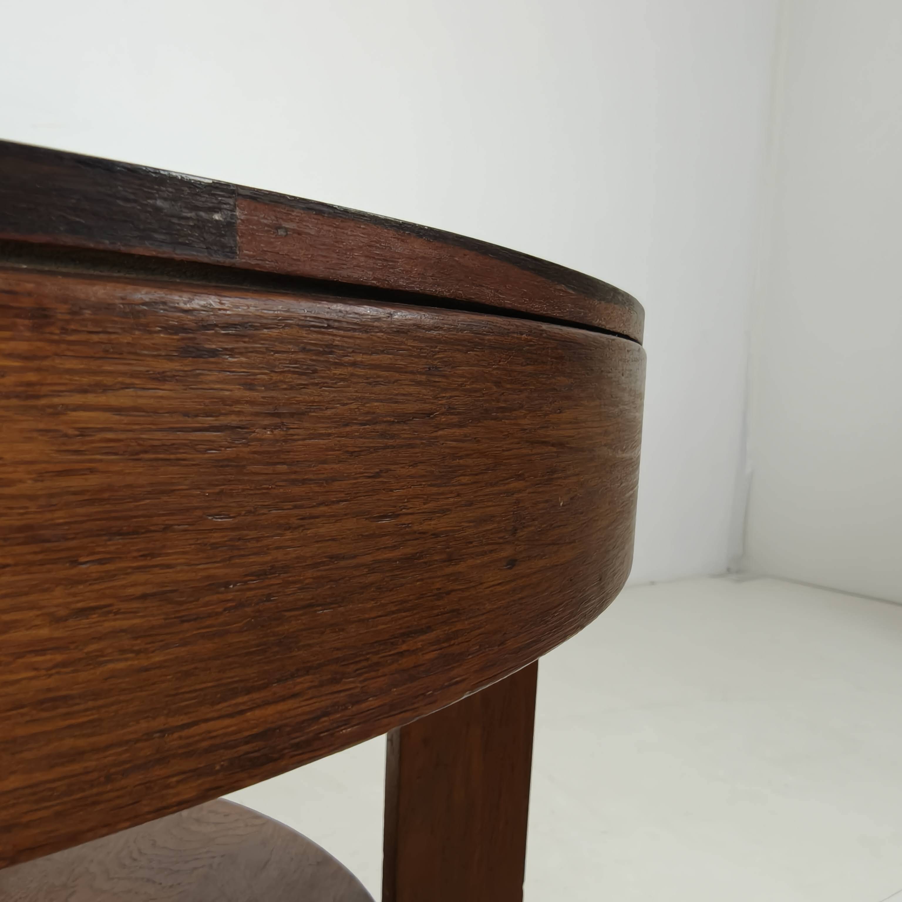 Table d'appoint en chêne de l'École d'Amsterdam avec motif carré, Pays-Bas, vers 1925