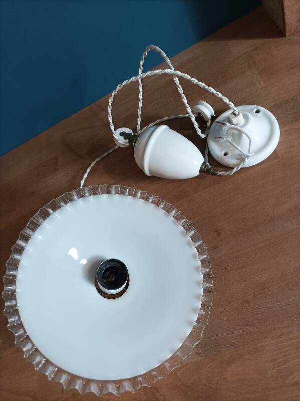 Suspension corole bord dentelé transparent contre poids