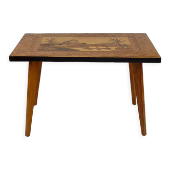 Table basse africaine en bois marqueté, vers 1960