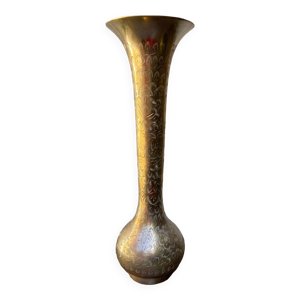 Vase en laiton gravé