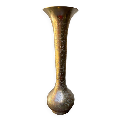 Vase en laiton gravé vintage