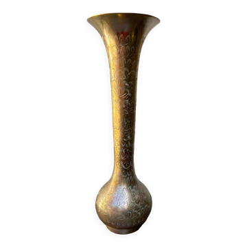 Vase en laiton gravé vintage