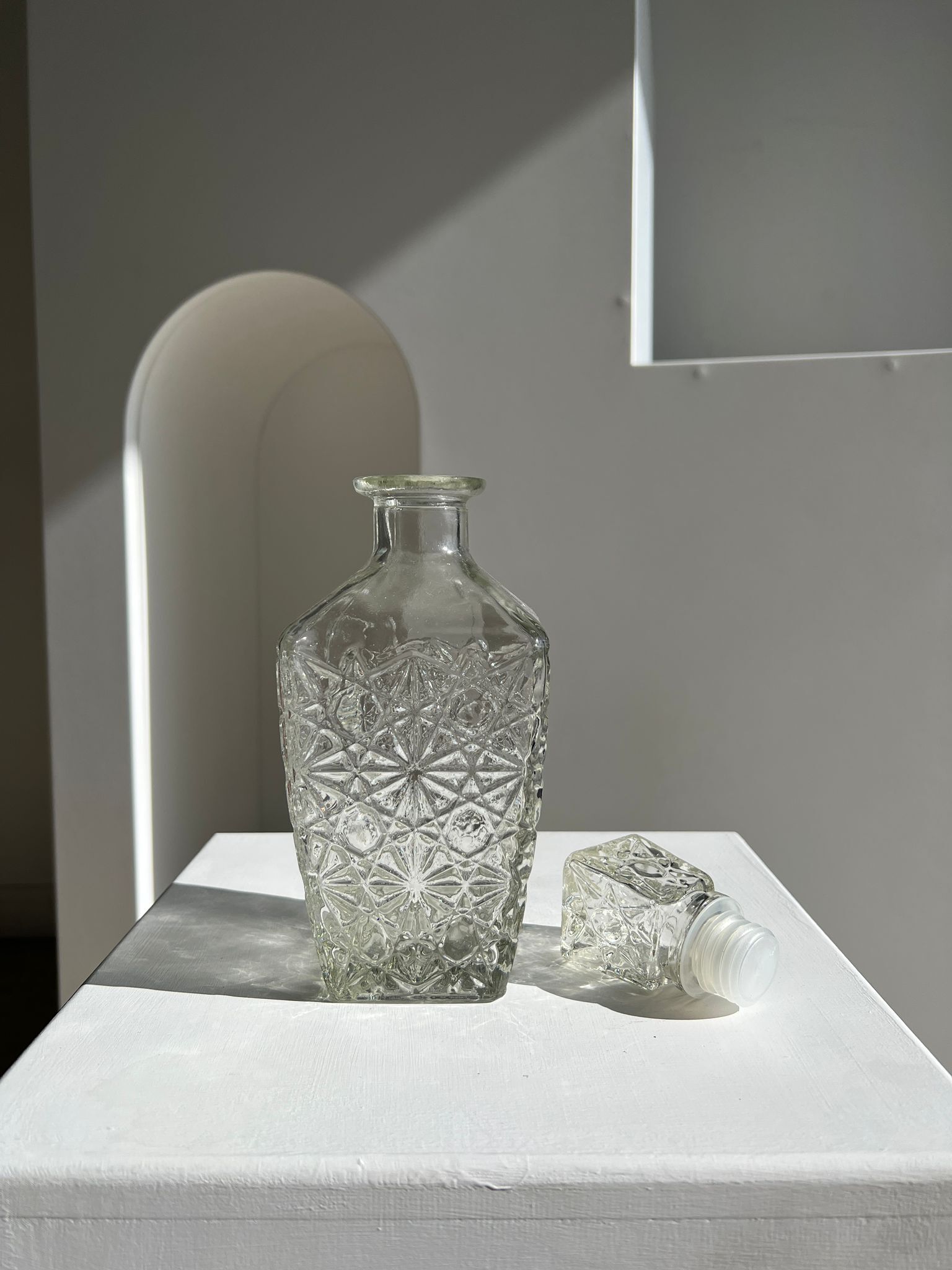 Vintage whisky decanter geometric star patterns H:25cm