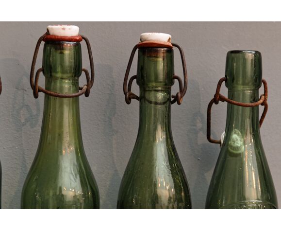 Série de 4 bouteilles anciennes (bières, limonade)
