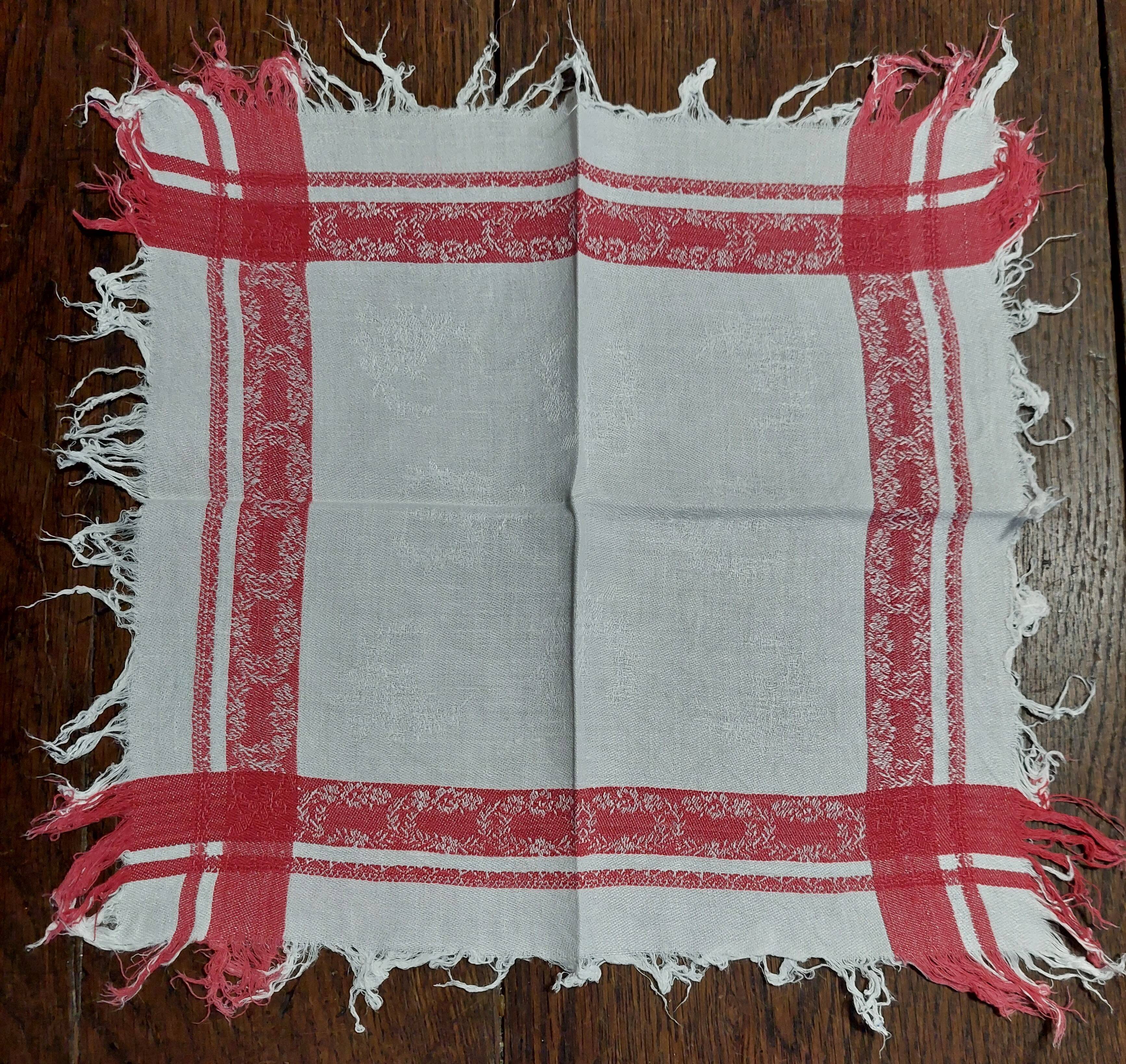 Set of four white and red damask thread napkins 27 X 29 cm