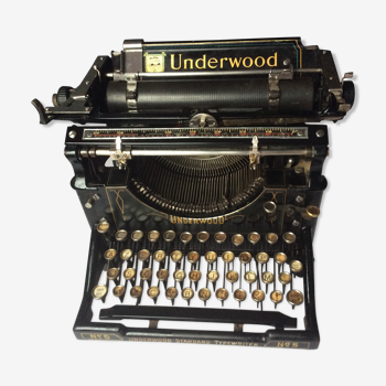 Old Underwood typewrite,r 1918