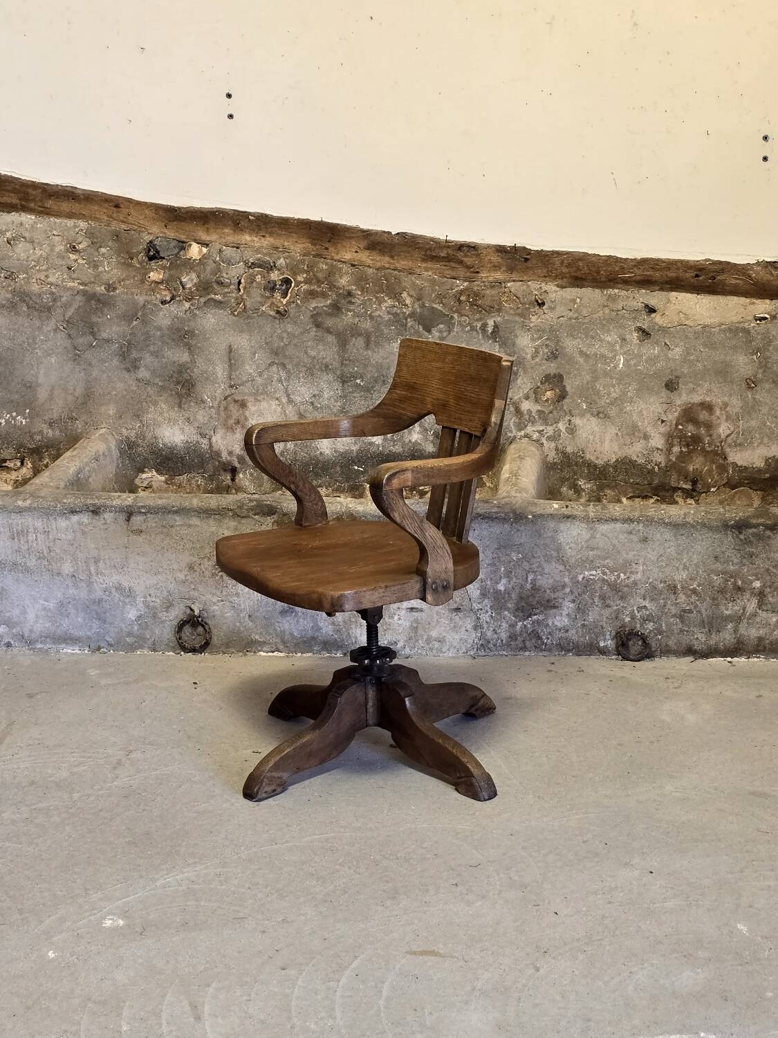 English American office armchair circa 1900 in oak