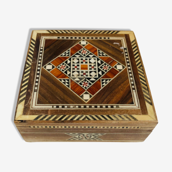 Jewelry box in wooden marquetry