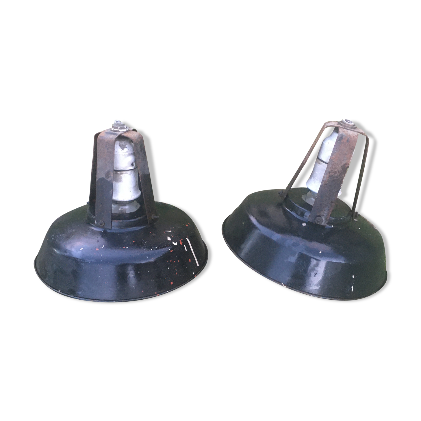 Pair of enamelled industrial lamps
