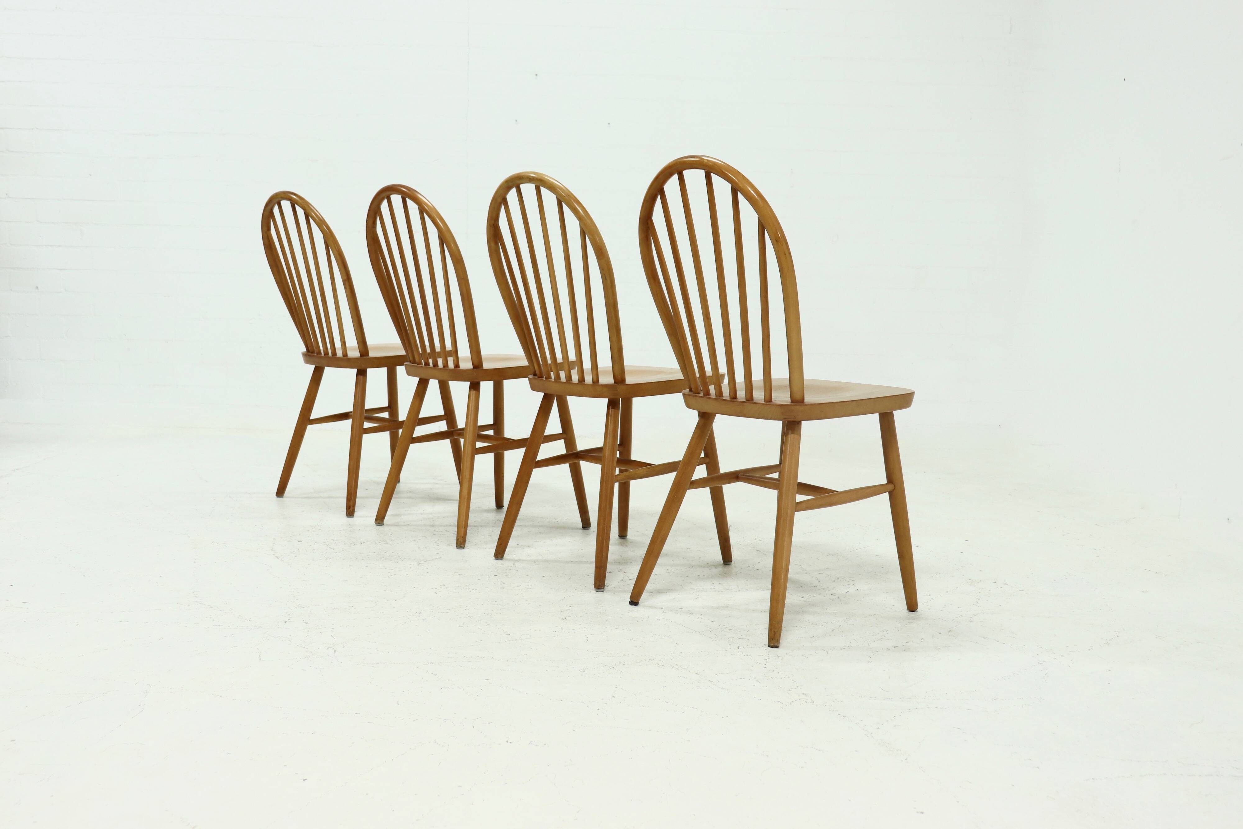 4 chaises de salle à manger scandinaves à dossier à fuseaux, style Akerblom années 1960
